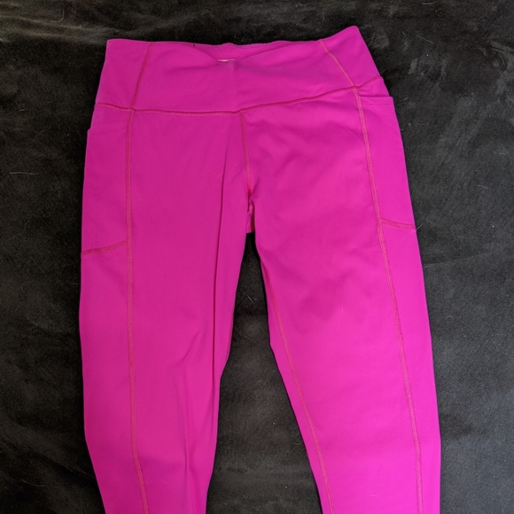 (SOLD) Victoria's Secret Knockout Crop Size M - Picture 5 of 7